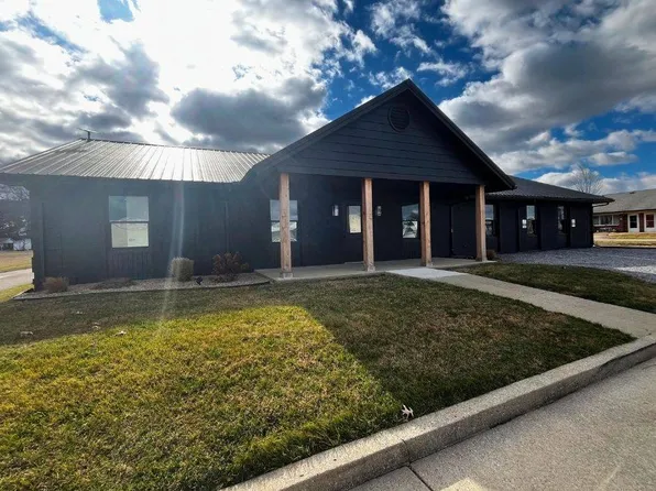 1510 W Delaware St, Fairfield, IL 62837