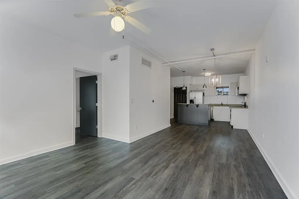 2 bed, 2.0 bath, 1058 sqft, $2,000 — Photo 4