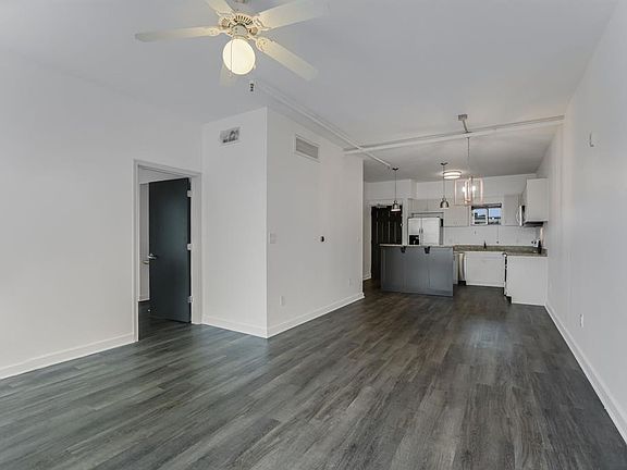 4th image of 711 W 26th St APT 702