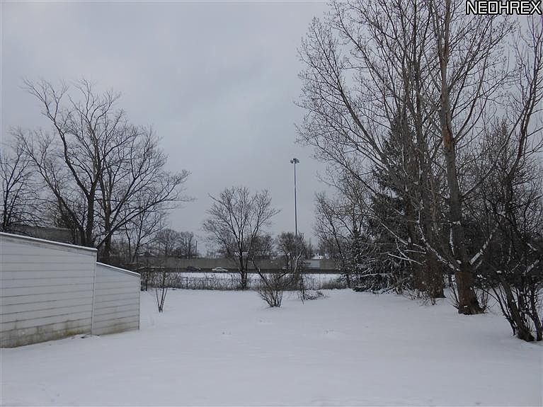 2nd image of 21122 Aurora Rd