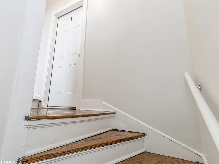 5437 W Monroe St #1 — Photo 2
