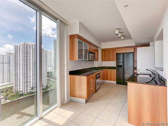 2nd image of 325 Biscayne Blvd #2723