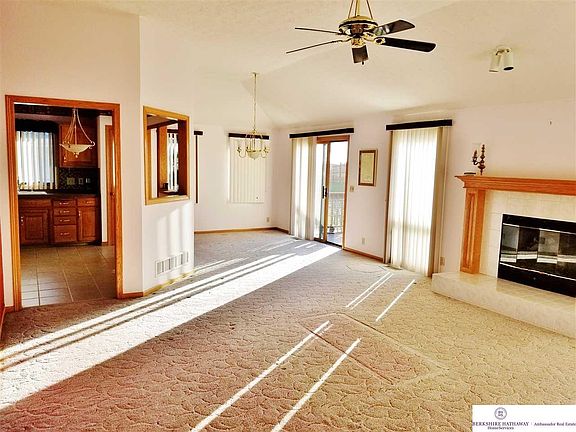 4th image of 306 Fleetwood Dr