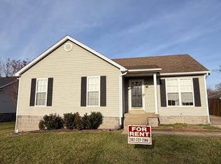 111 Blue Grass Dr, La Grange, KY 40031