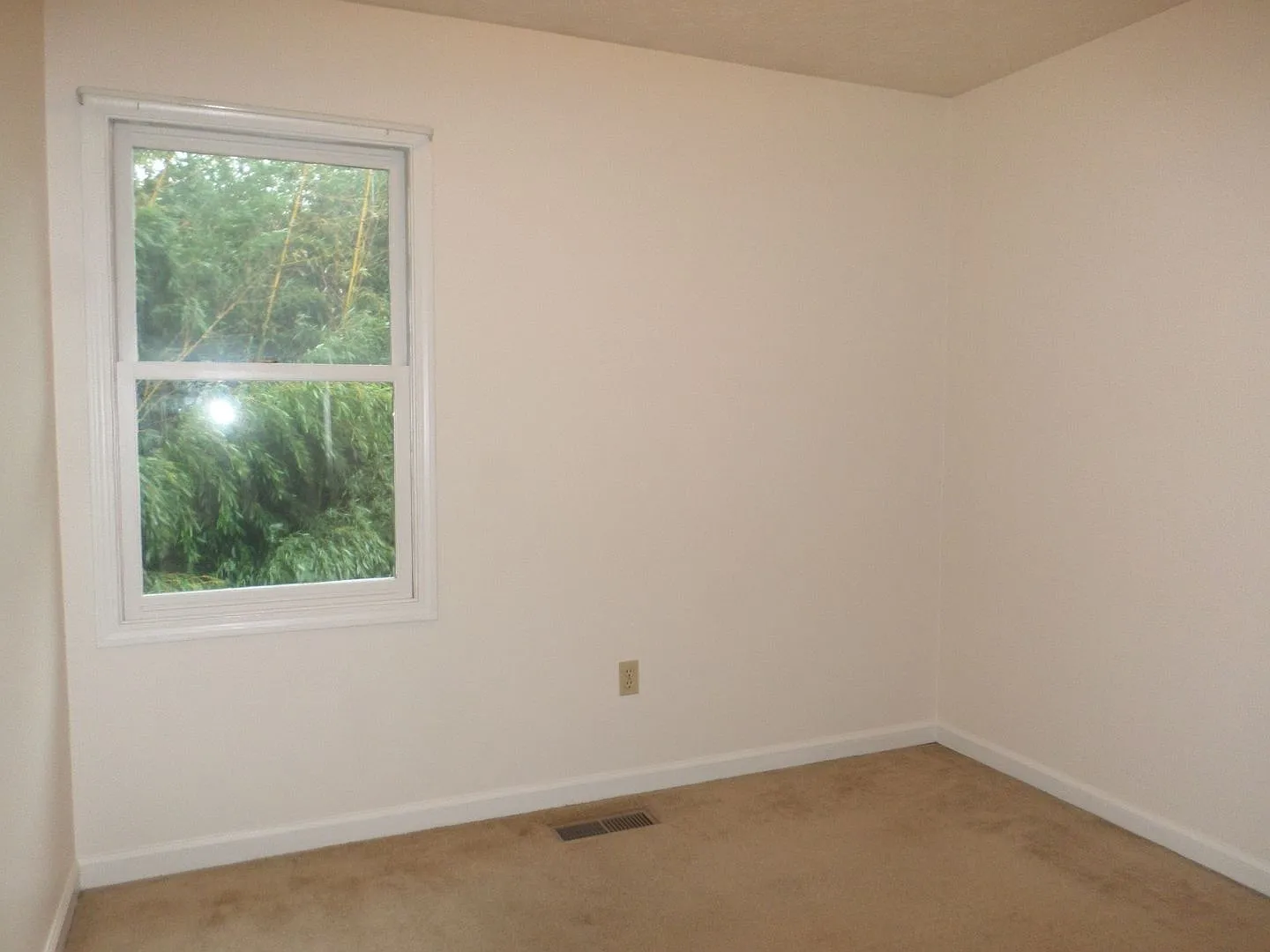 3 Bedroom 2.5 Bath Townhouse — Photo 2