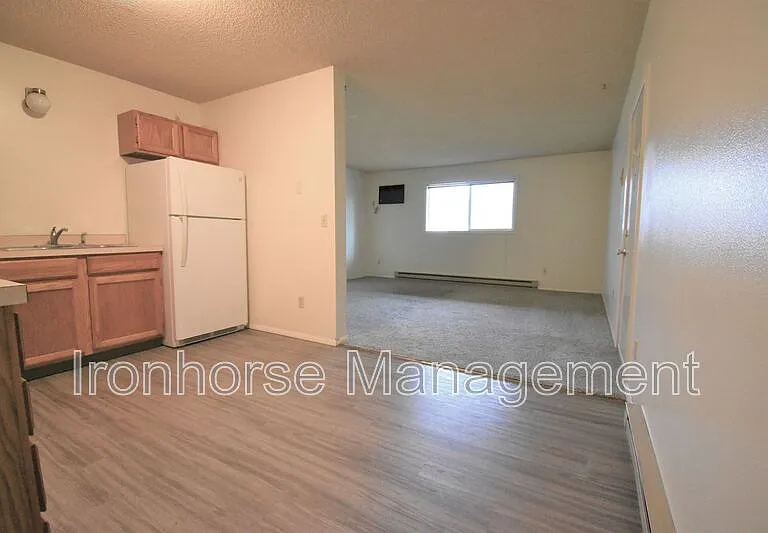 809 W Villard St #45 — Photo 6