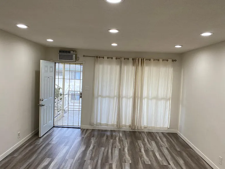 7705 Romaine St #5 — Photo 9