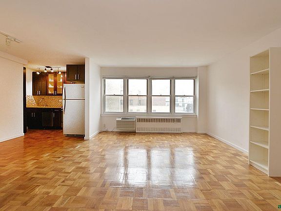3rd image of 155 E 38th St APT 14A