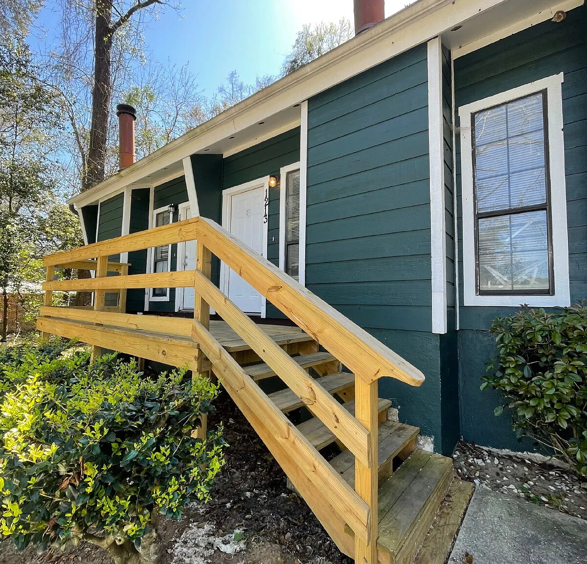 2 bed, 1.0 bath, 848 sqft, $1,200 — Photo 2