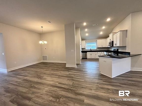4th image of 639 Mayflower Dr