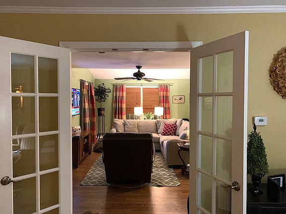5th image of 152 Meadow St
