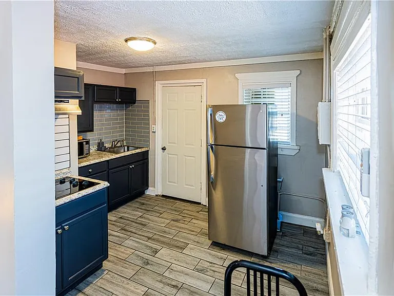 235 Walnut St NW #E — Photo 6