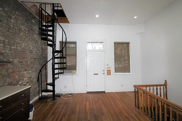 Rented by Compass | media 47