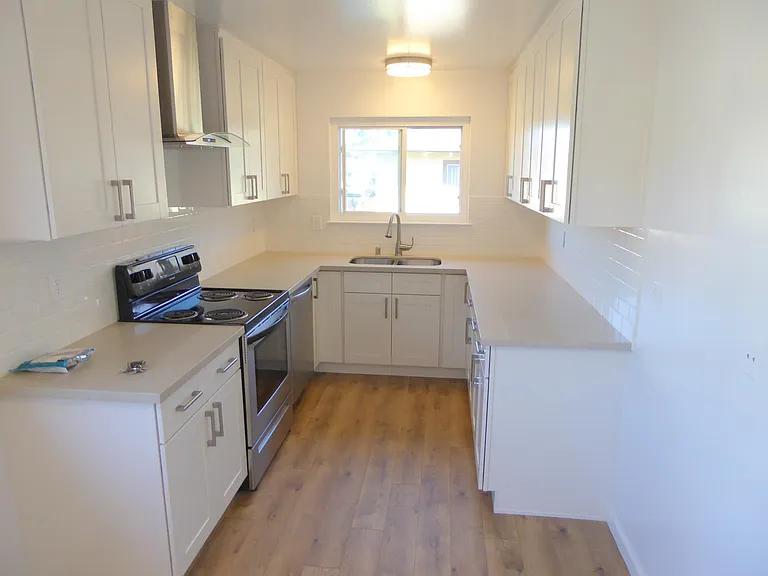 521 Hope Ter #4 — Photo 3