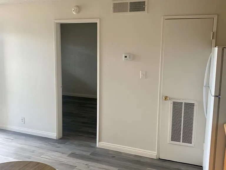 3718 Hazelwood St #9 — Photo 5