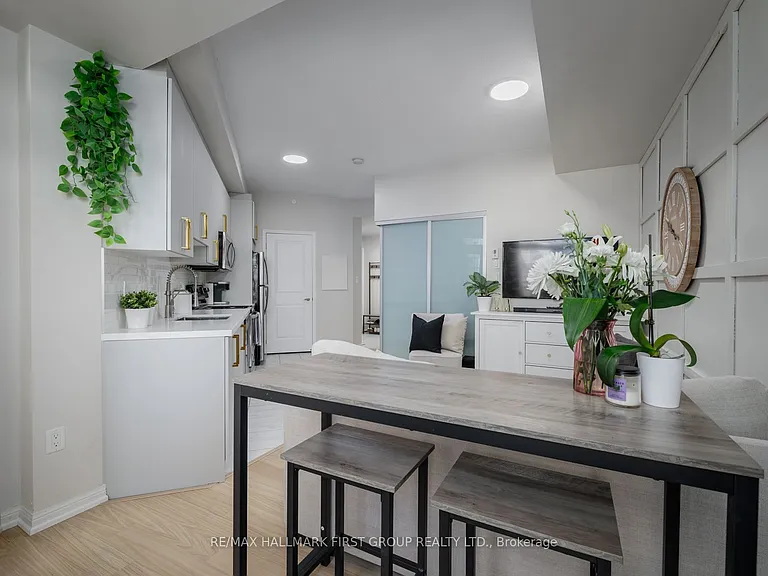 84 Aspen Springs Dr #201 — Photo 19