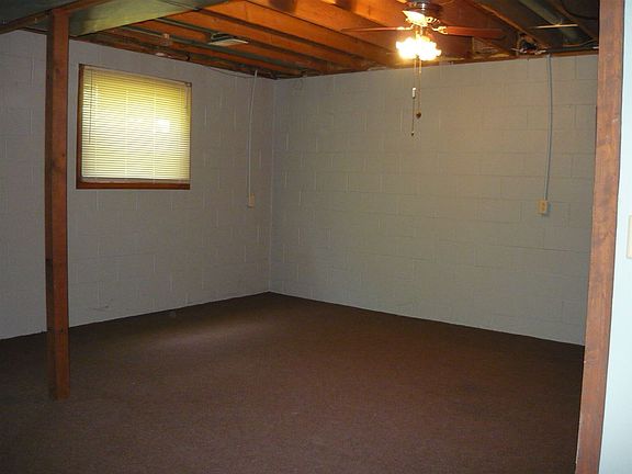 3rd image of 7459 Willow Dr