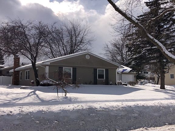 2nd image of 1129 Roslyn Ln