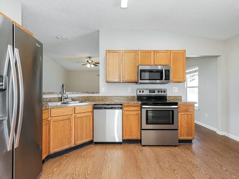 7533 International Village Dr — Photo 8