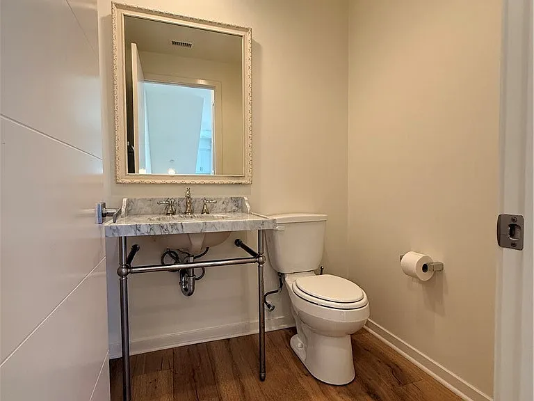 1527 Sullivan Ave — Photo 15