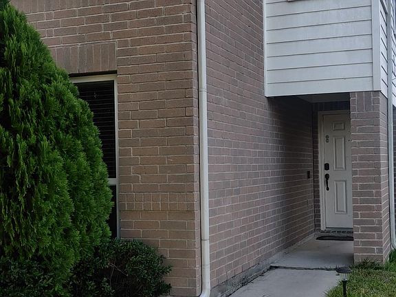 2nd image of 7211 Foxwood Fair Ln