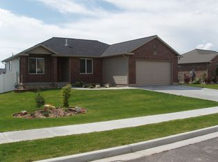 972 N 1385 W, Clinton, UT 84015