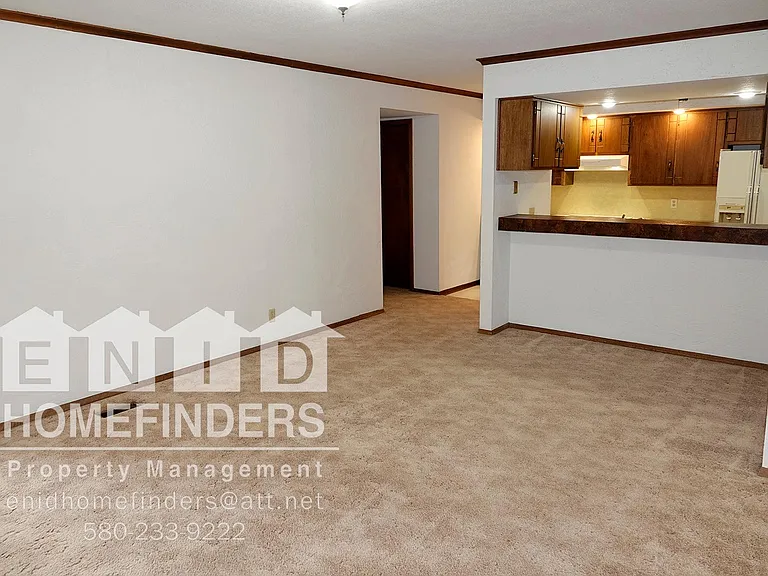 2117 Camelot Dr — Photo 6
