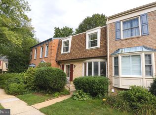 6611 Rosecroft Pl, Falls Church, VA 22043
