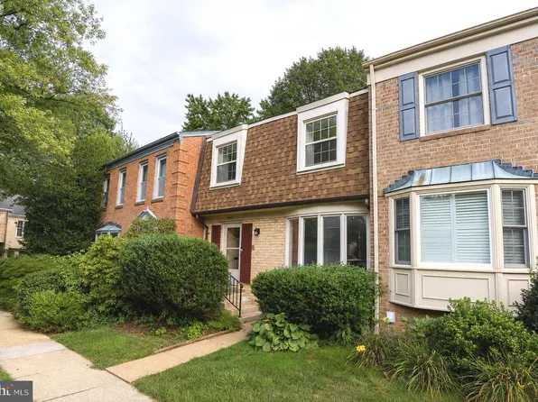 6611 Rosecroft Pl, Falls Church, VA 22043