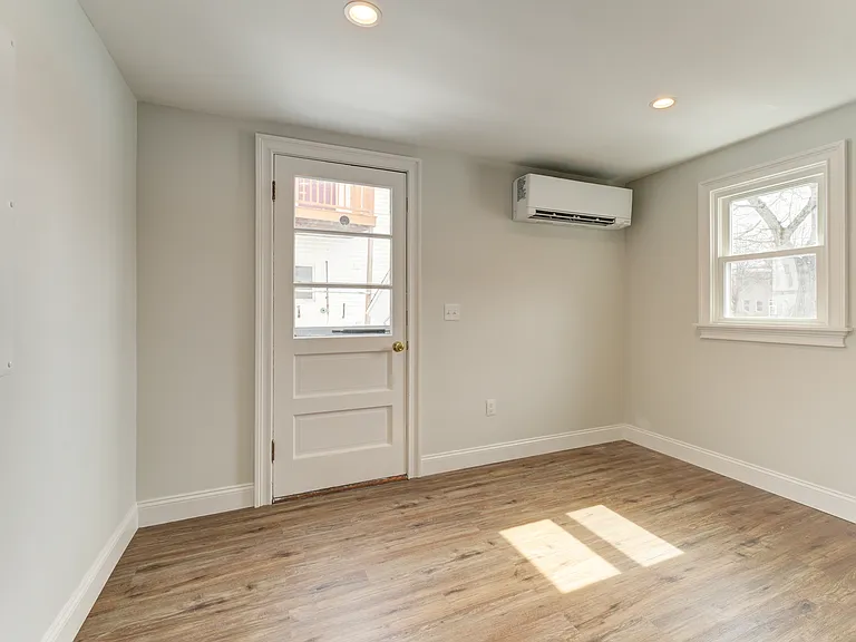 16 Dunlap St #2 — Photo 2