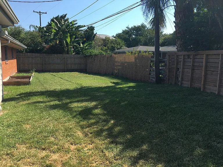 1221 Marine Dr — Photo 22