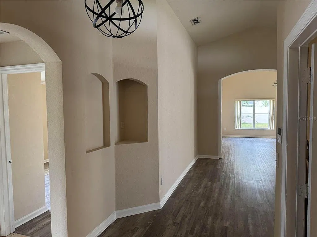 3 bed, 2.0 bath, 1746 sqft, $2,495 — Photo 2