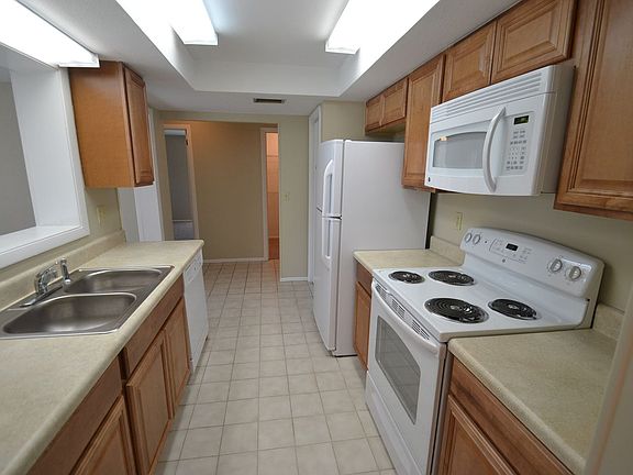 2nd image of 1500 Lakeside Dr