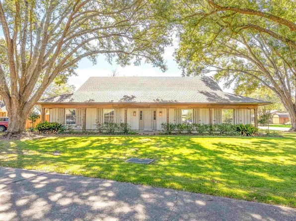 105 E Windsor Dr, Thibodaux, LA 70301
