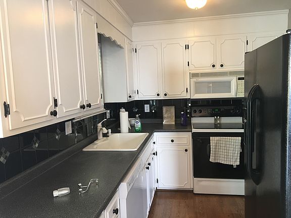 Kitchen w/ custom tile