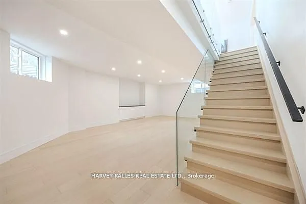 3279 Lakeshore Rd — Photo 38