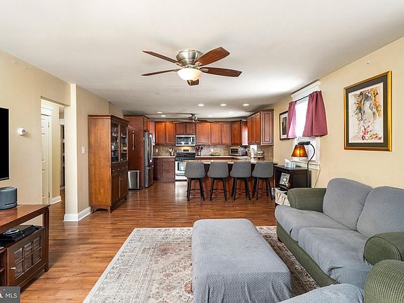 3rd image of 1043 Hornberger Ave