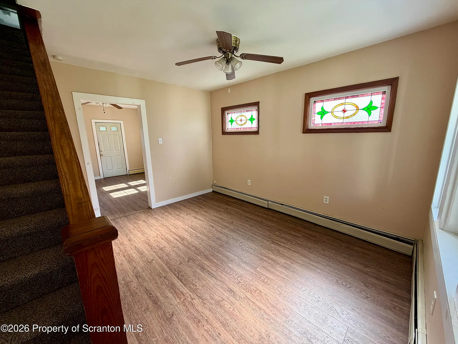 2 bed, 1.0 bath, 1800 sqft, $1,350 — Photo 2