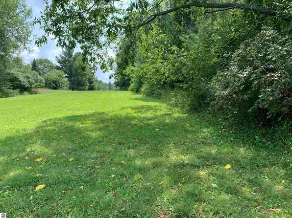 1120 S Taxiway Hotel, Lake City, MI 49651