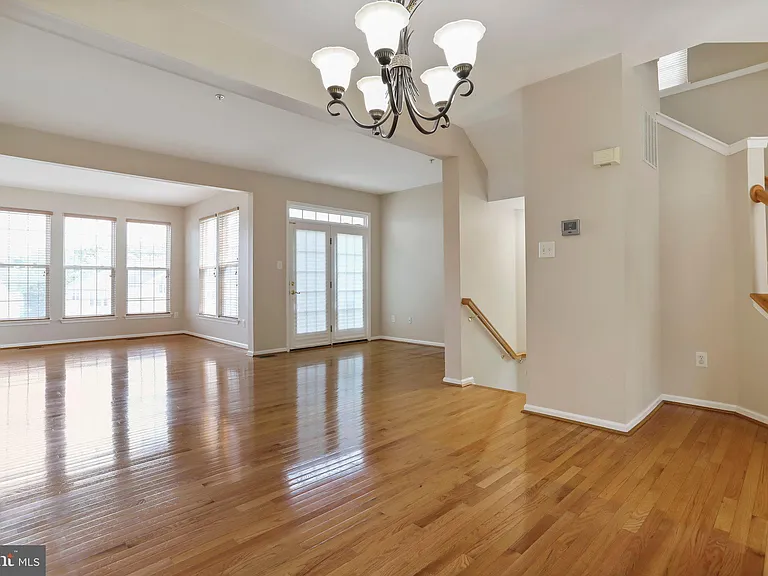 8818 Papillon Dr — Photo 18