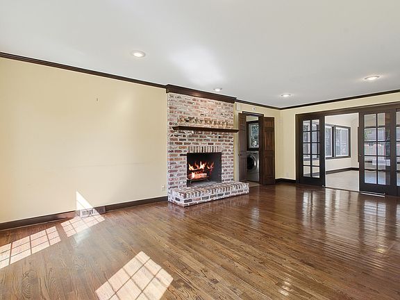 3rd image of 10 Sabina Ct