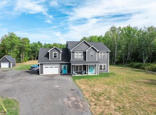 63 Cambridge Dr, Hermon, ME 04401