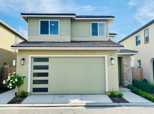 1974 Kelly Ln, Clovis, CA 93611