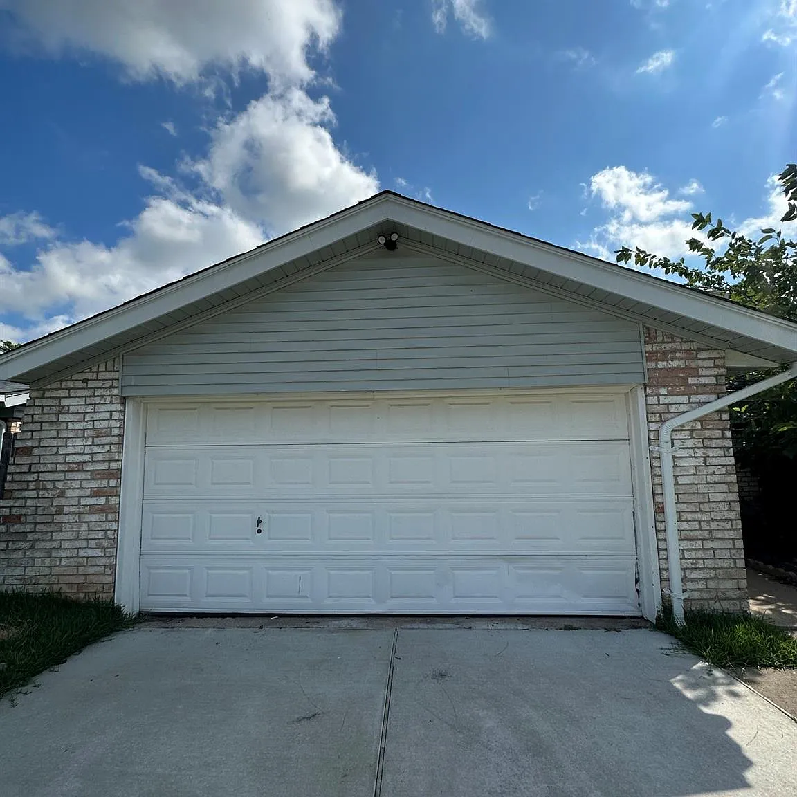 4 bed, 3.0 bath, 1710 sqft, $2,150 — Photo 1