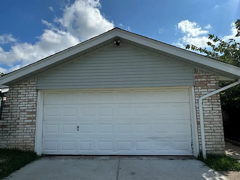 1222 Ravenscourt Dr — Photo 1