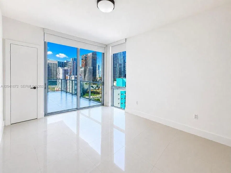 2 bed, 2.5 bath, 1124 sqft, $4,100 — Photo 4