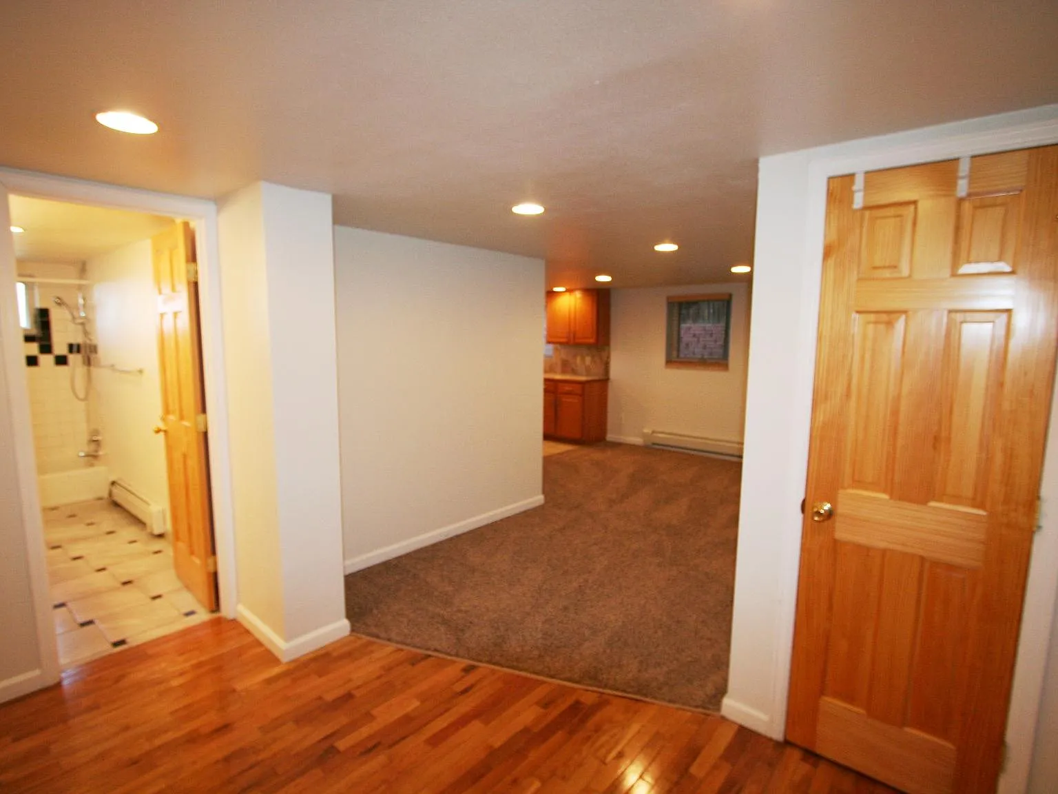 2 bed, 650 sqft, $1,595 — Photo 2