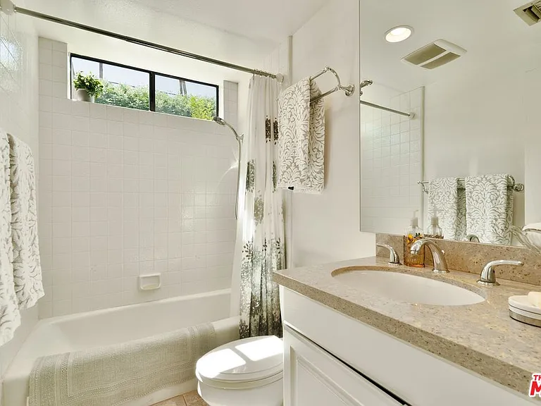Royal Palm Dr — Photo 15