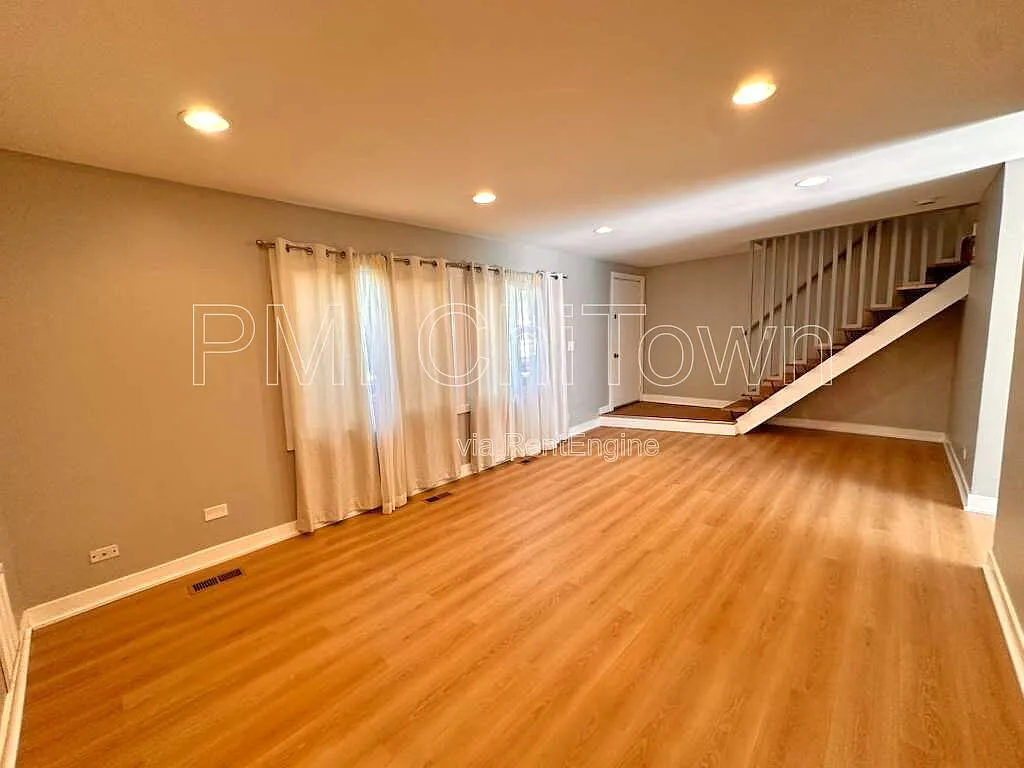 3 bed, 2.5 bath, $2,350 — Photo 2