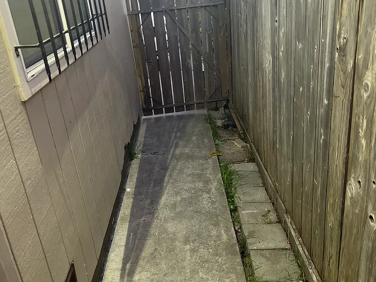 560 3rd St — Photo 25